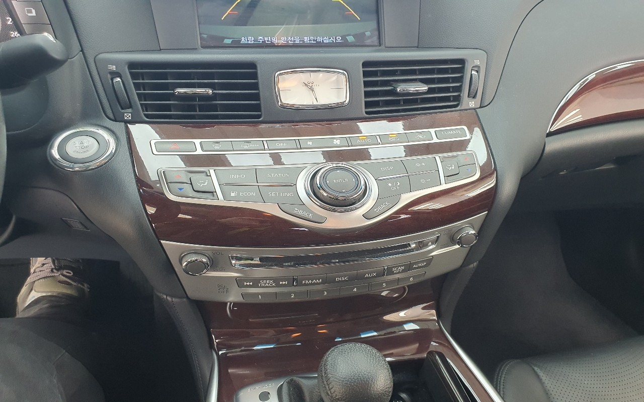 2017 - infiniti q70