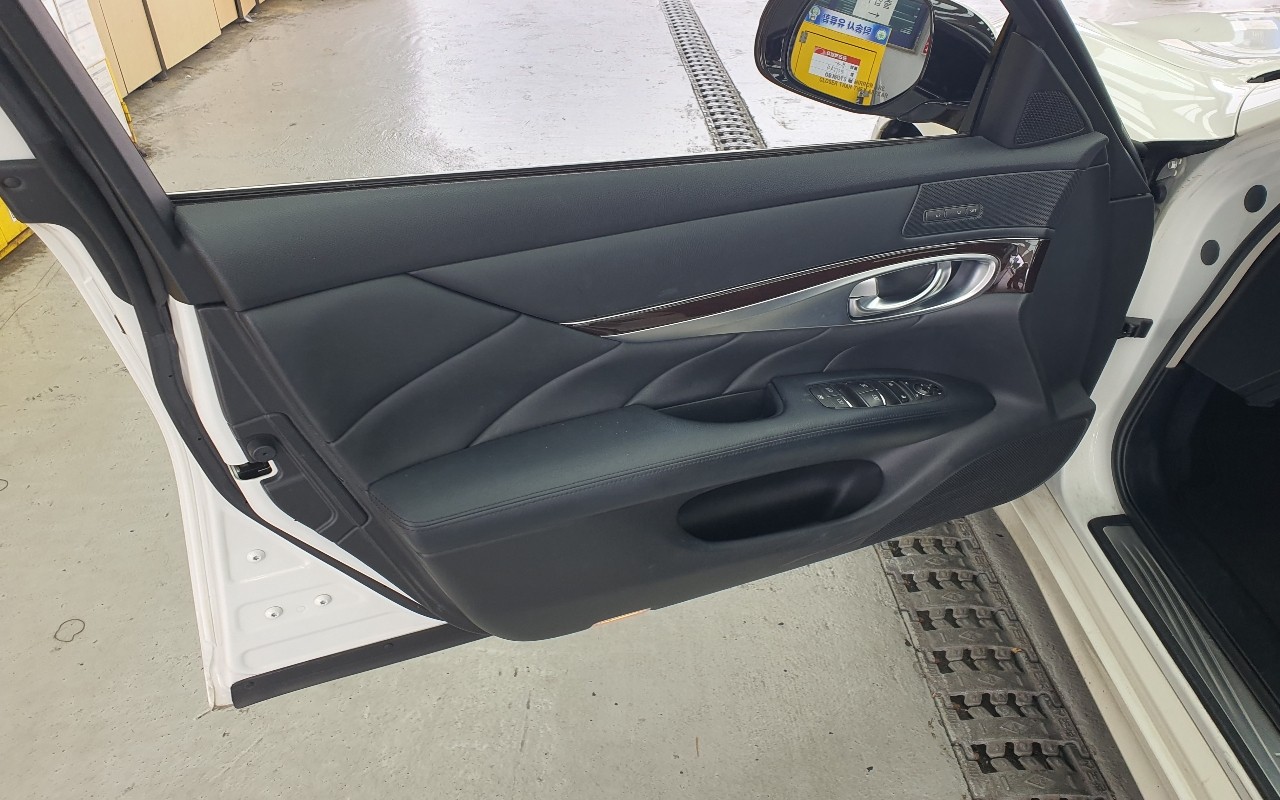 2017 - infiniti q70