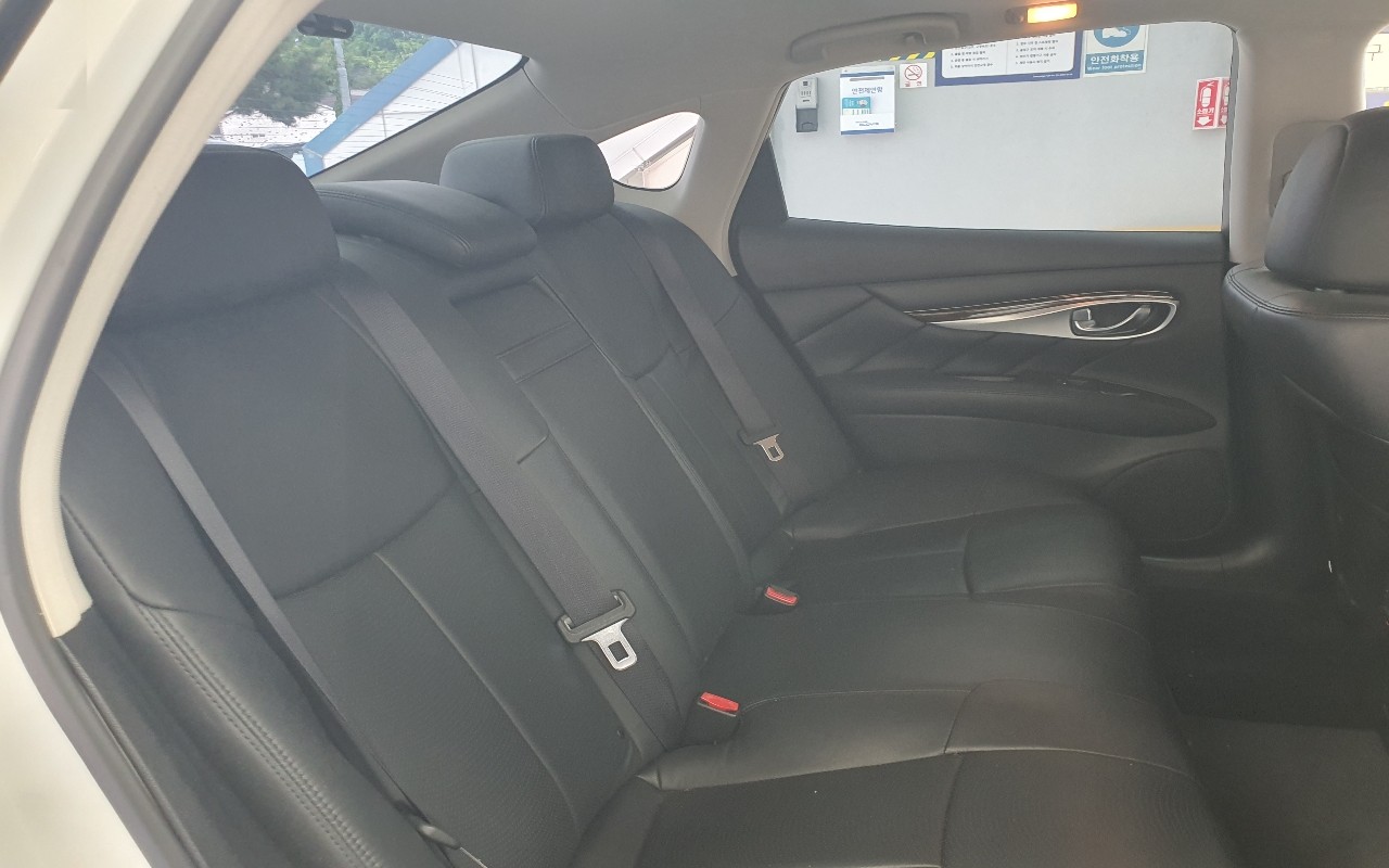 2017 - infiniti q70