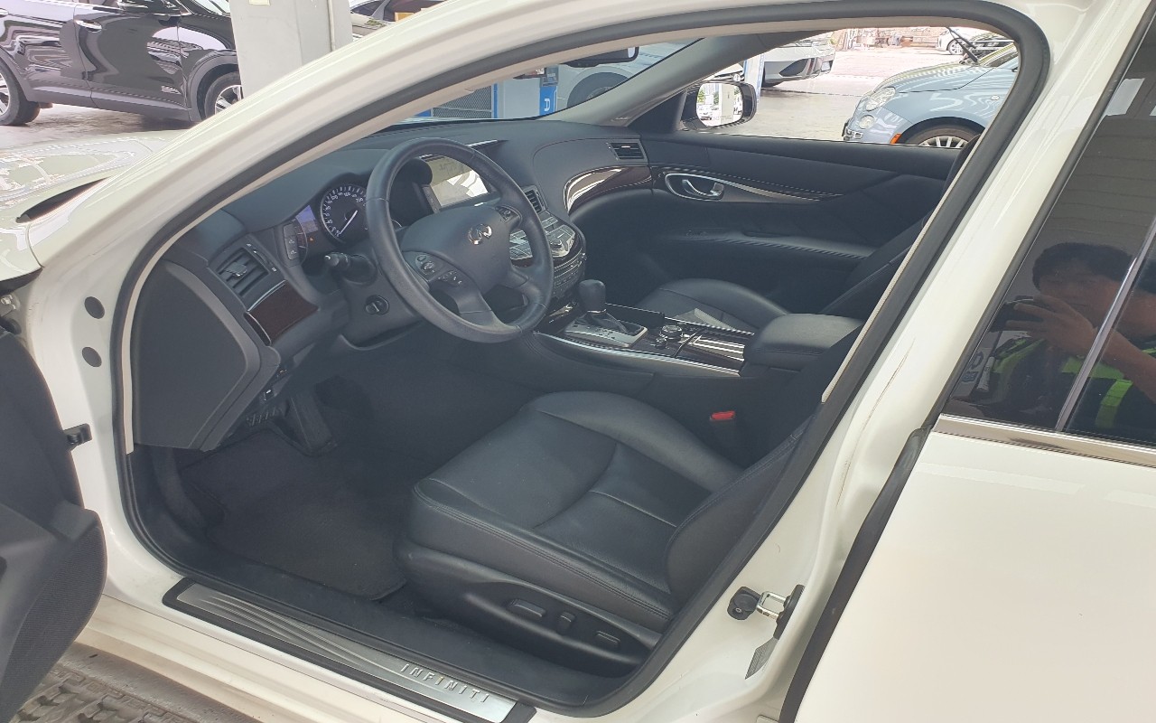 2017 - infiniti q70