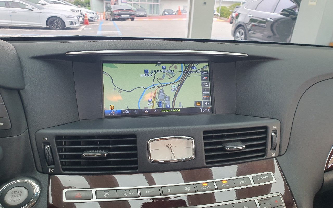2017 - infiniti q70