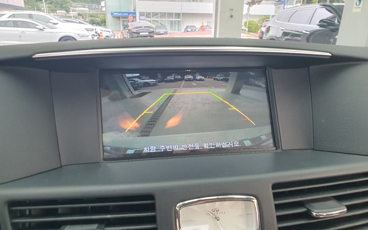 2017 - infiniti q70