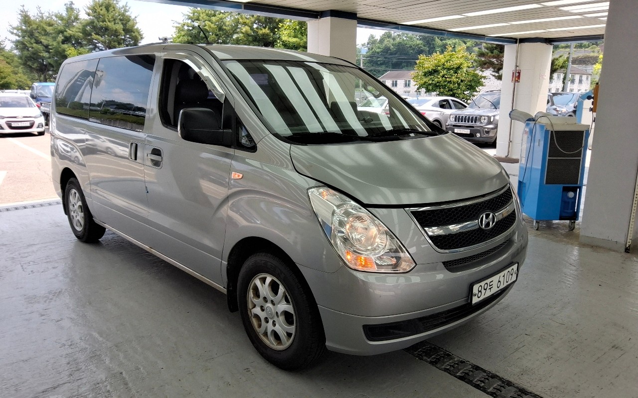 2012 - hyundai grand starex