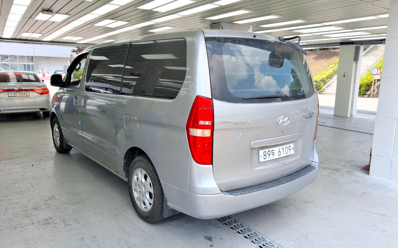 2012 - hyundai grand starex