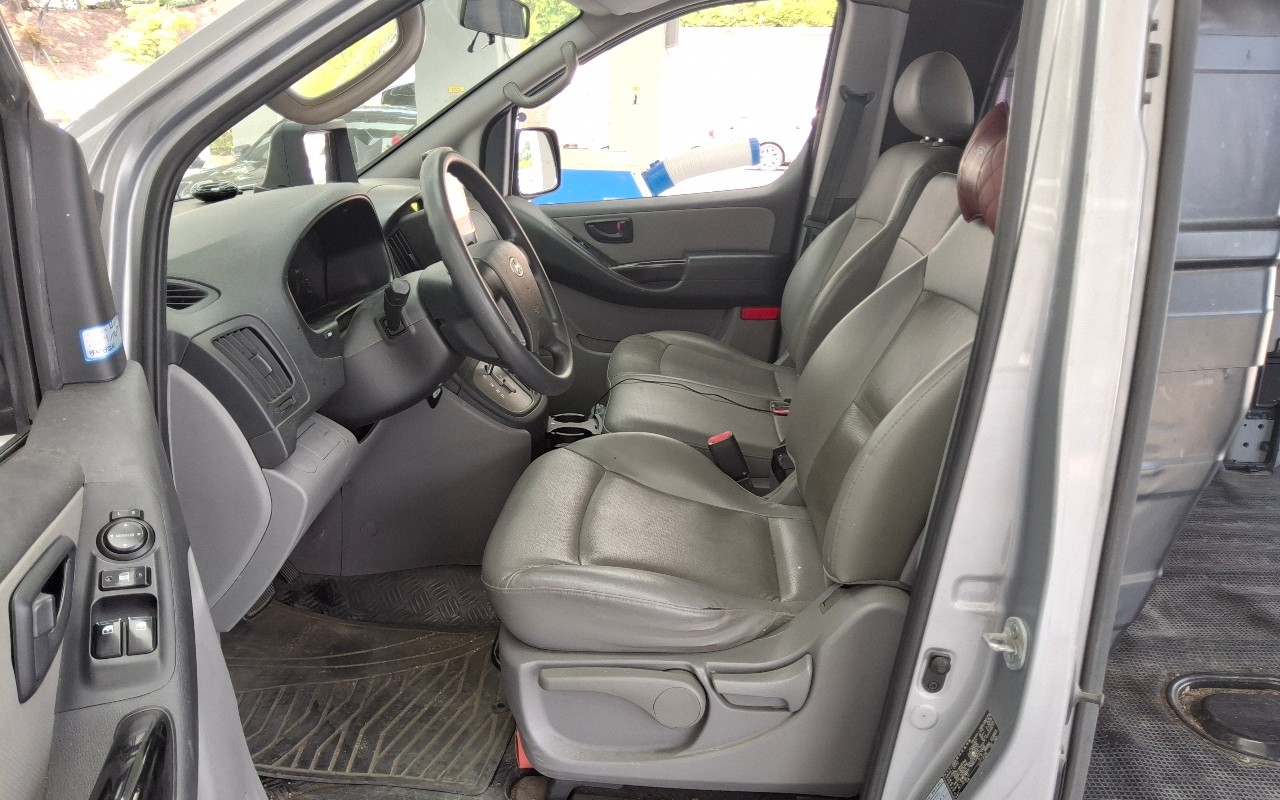 2012 - hyundai grand starex