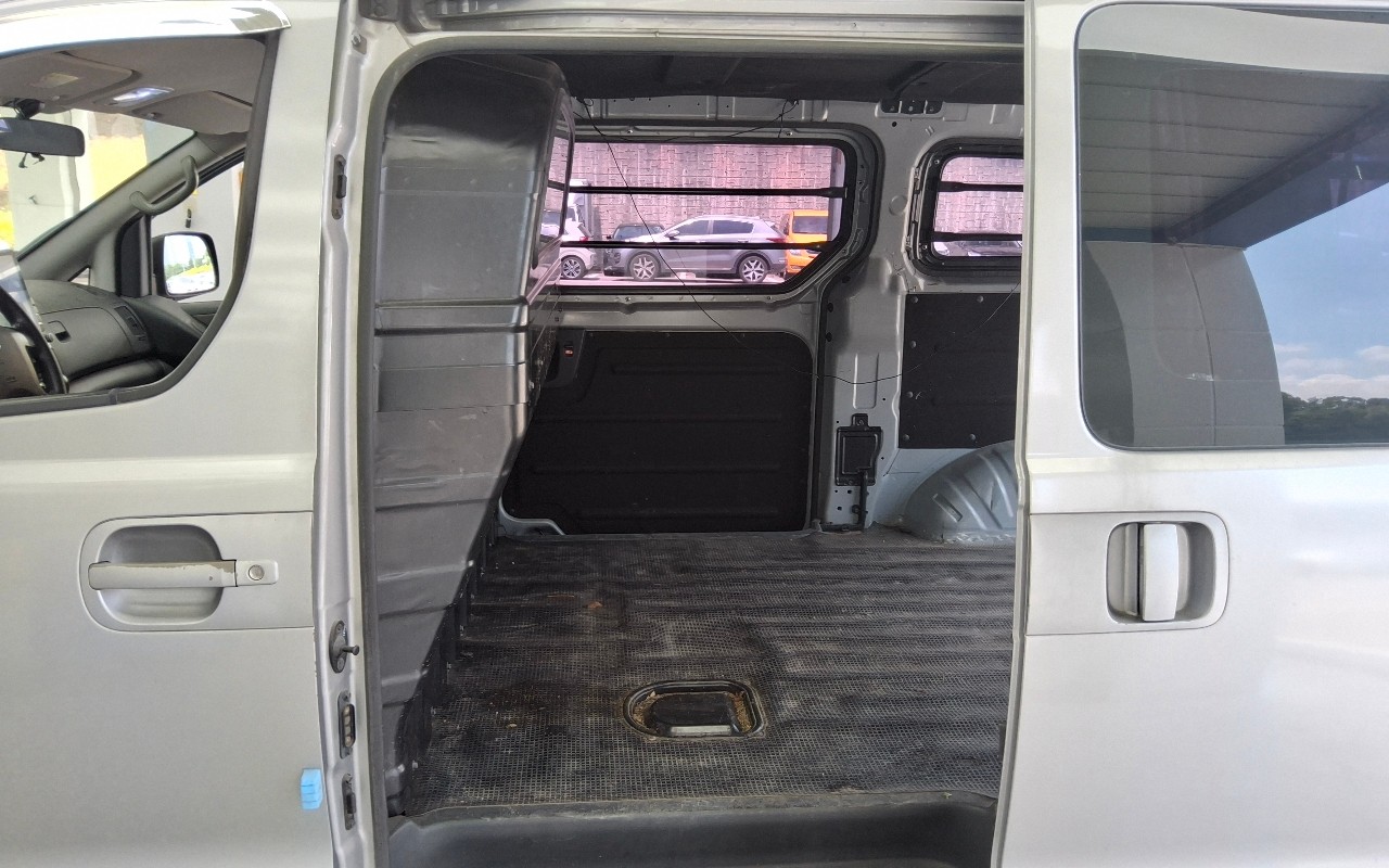 2012 - hyundai grand starex