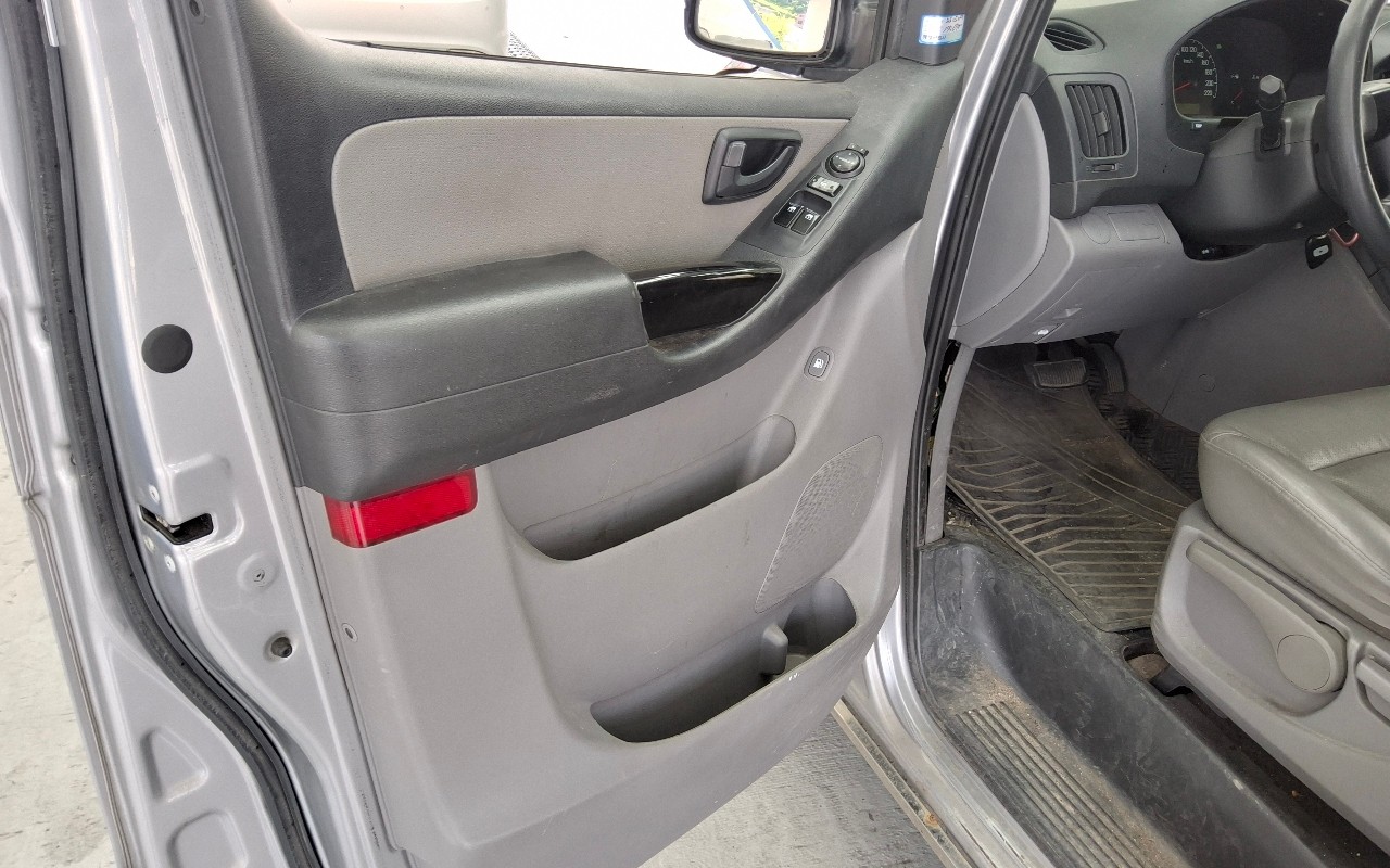 2012 - hyundai grand starex
