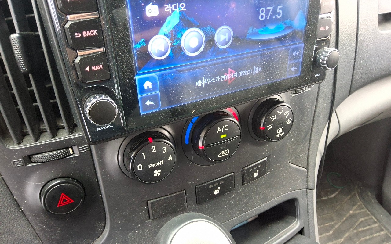 2012 - hyundai grand starex