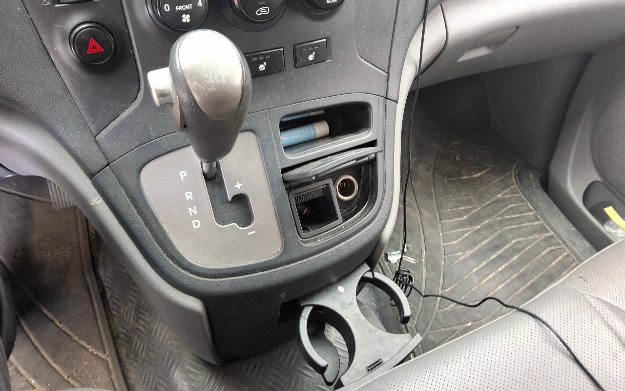 2012 - hyundai grand starex