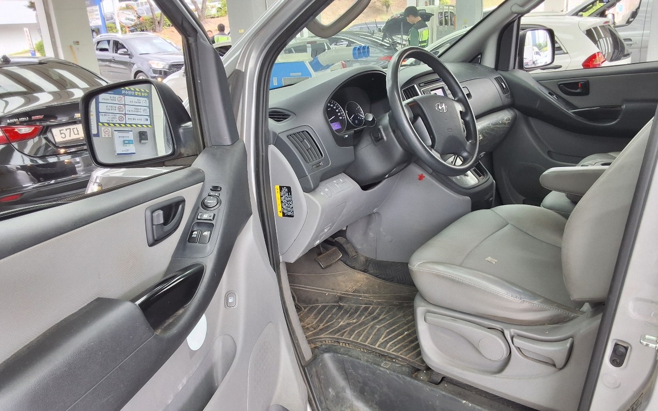 2019 - hyundai grand starex