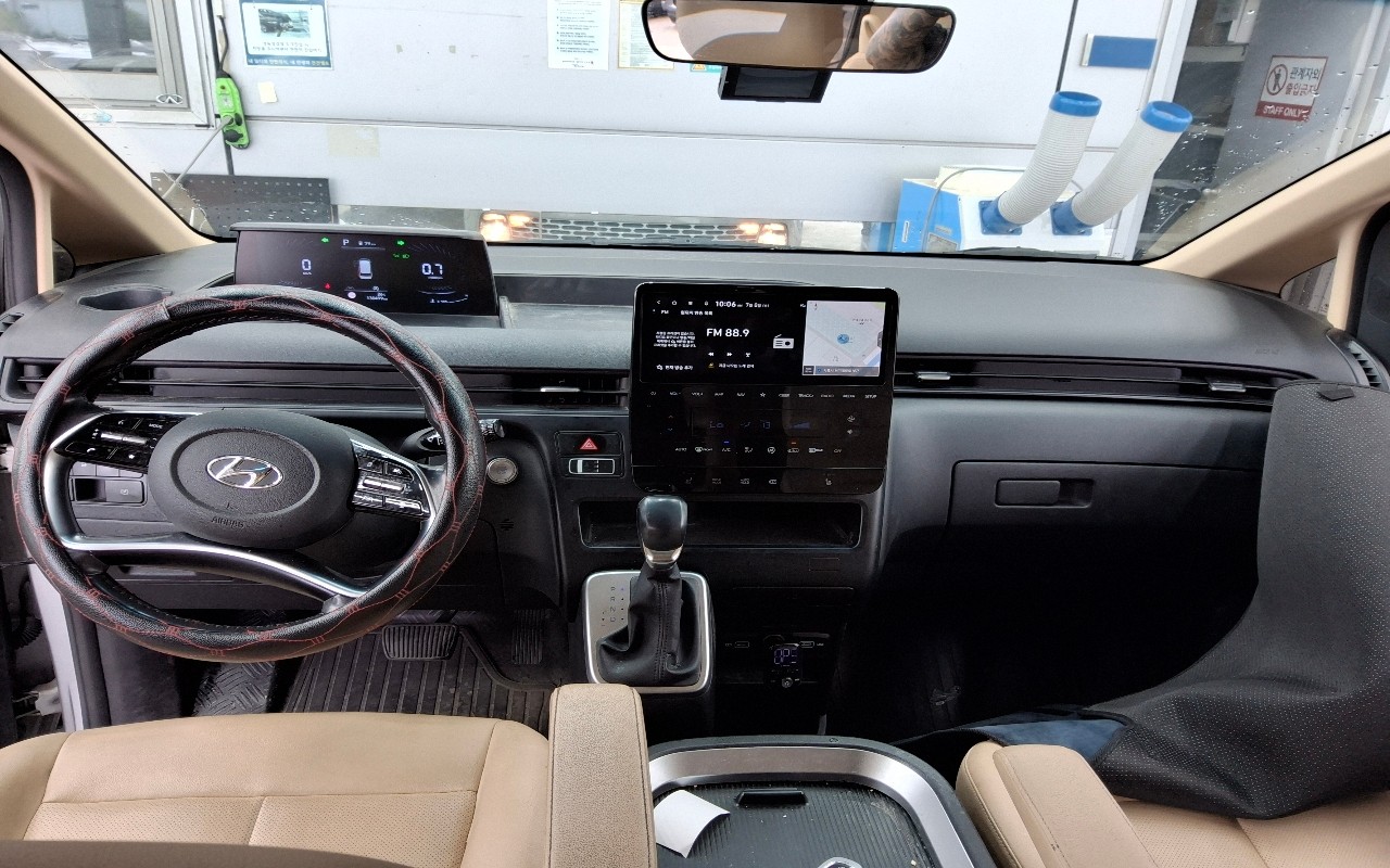 2022 - hyundai staria