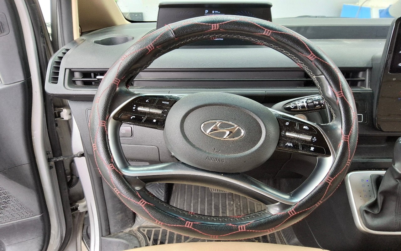2022 - hyundai staria