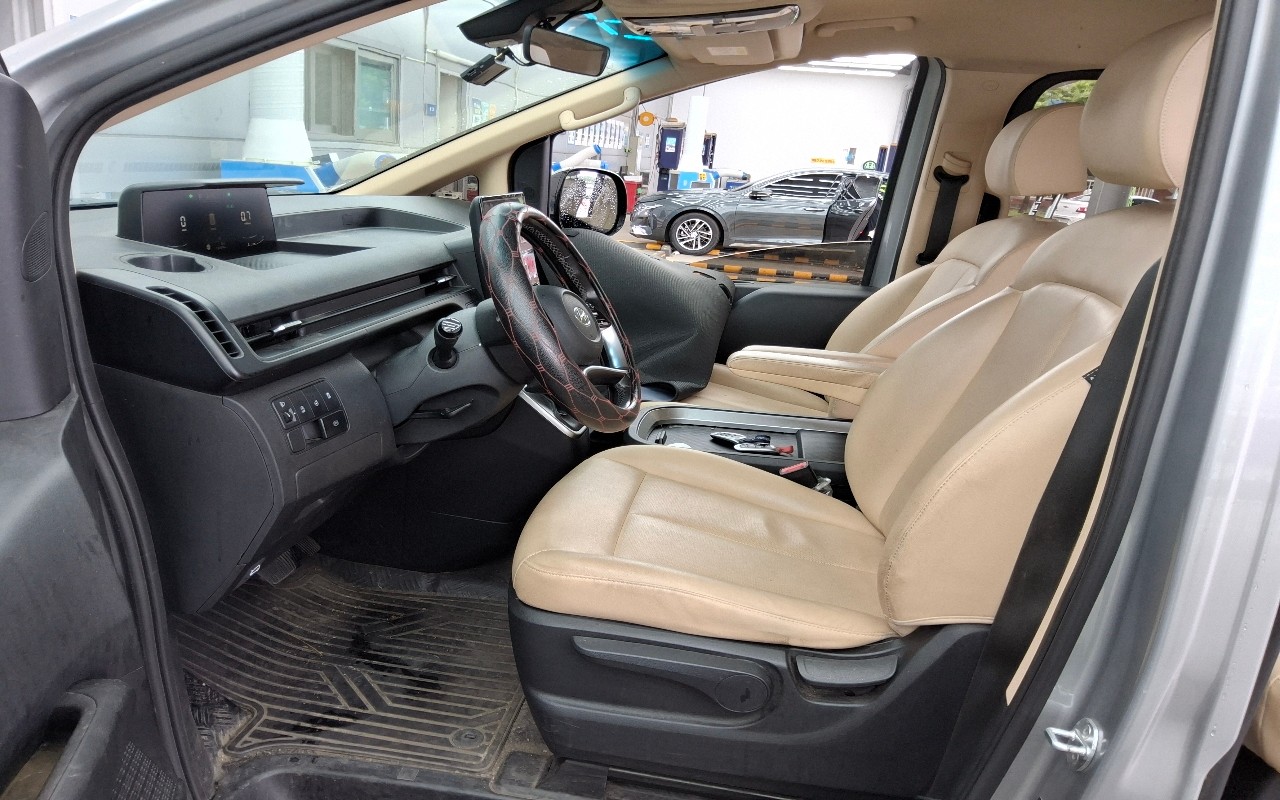 2022 - hyundai staria