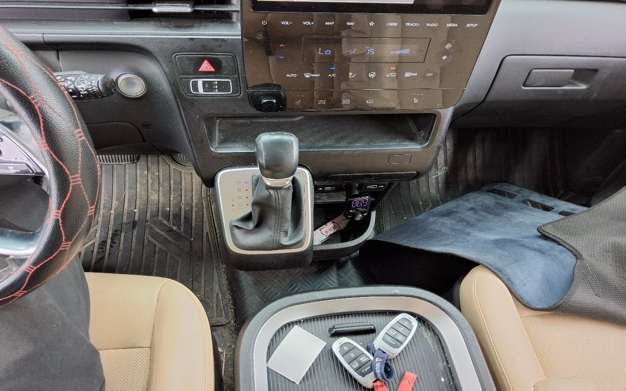 2022 - hyundai staria