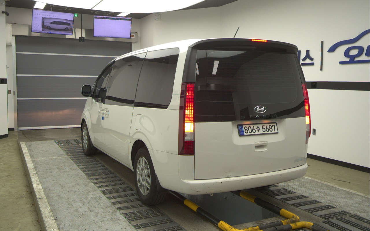 2023 - hyundai staria