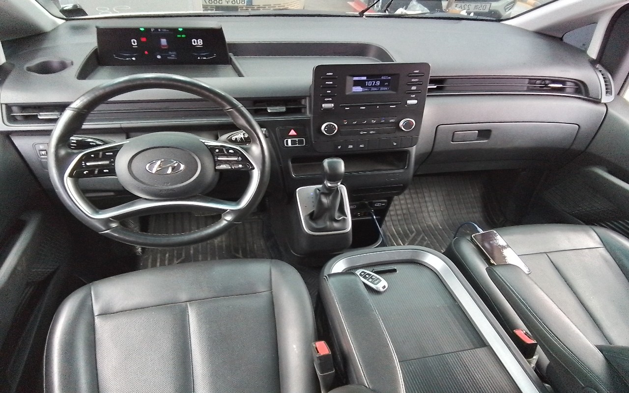 2023 - hyundai staria