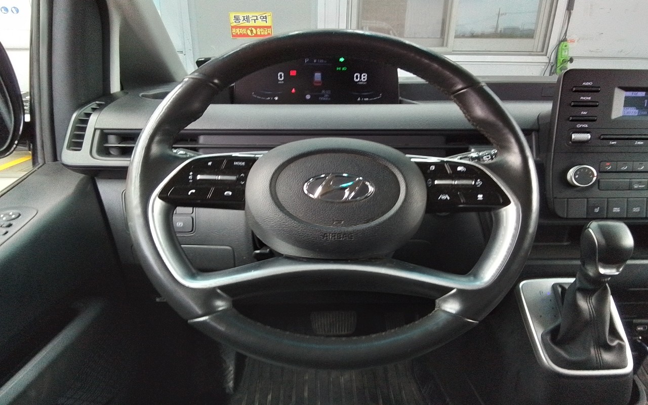 2023 - hyundai staria