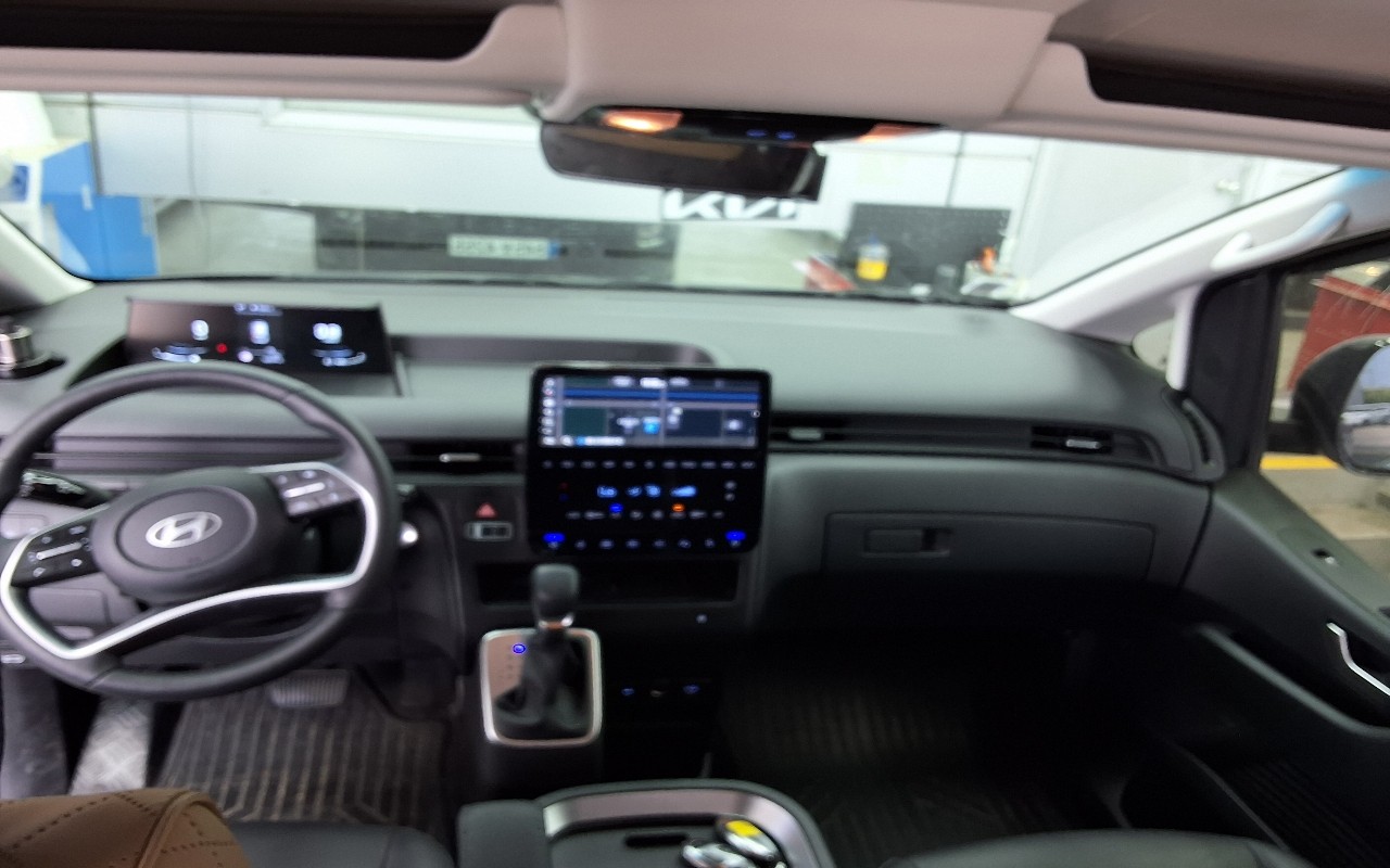 2025 - hyundai staria