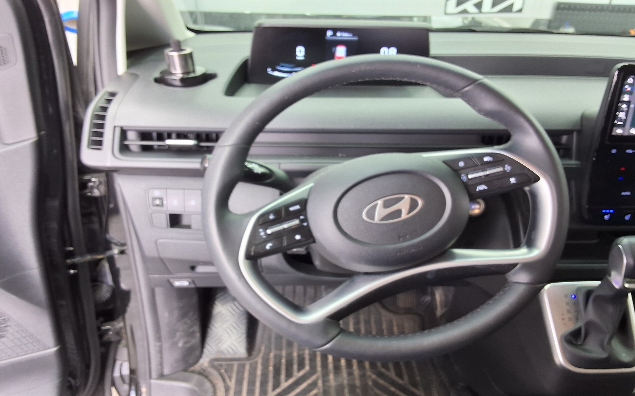 2025 - hyundai staria