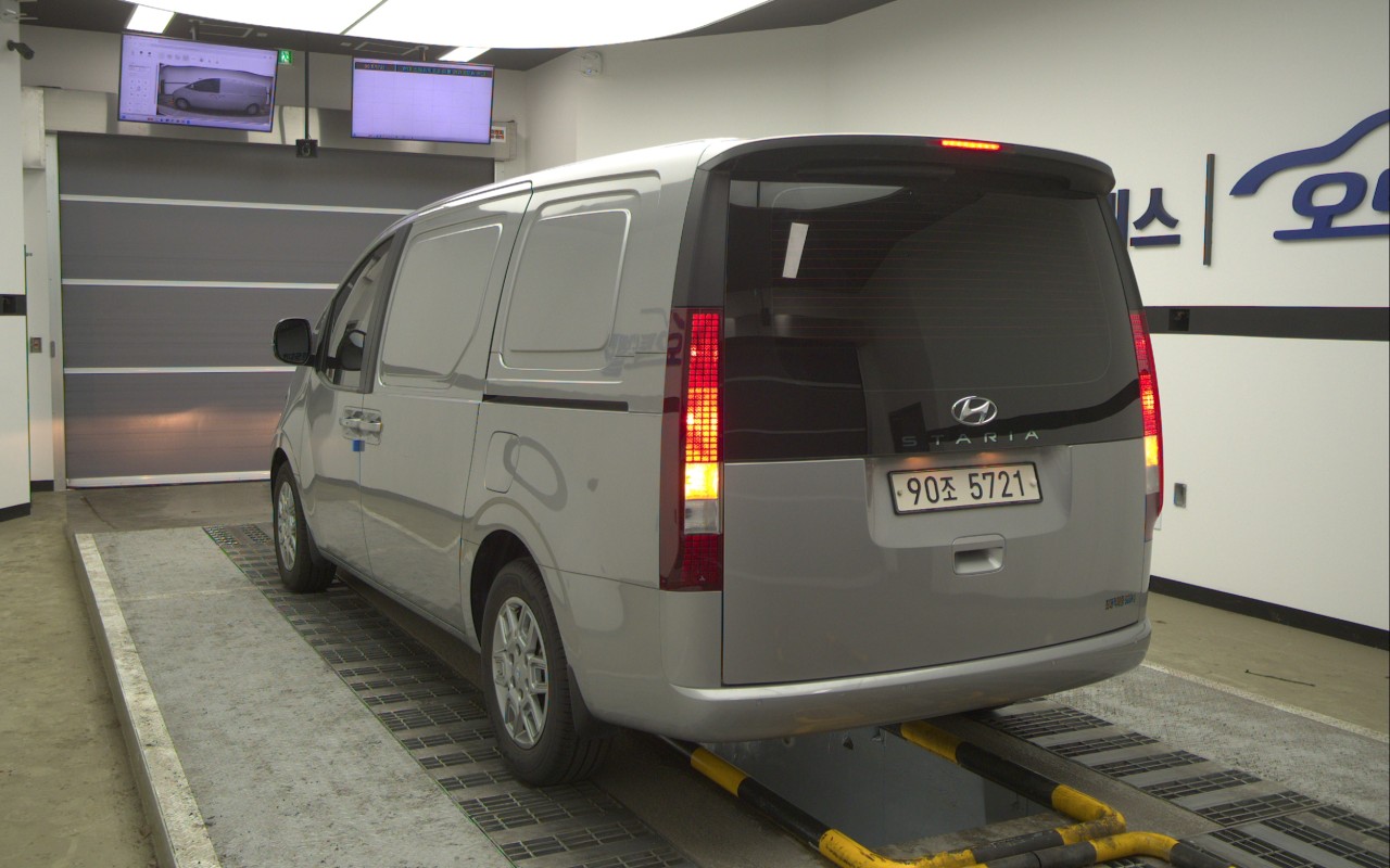 2022 - hyundai staria