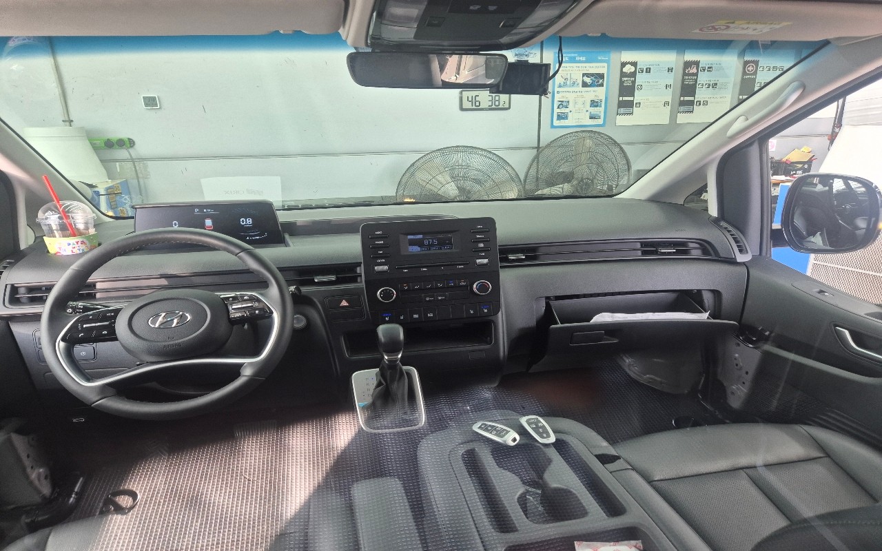 2022 - hyundai staria