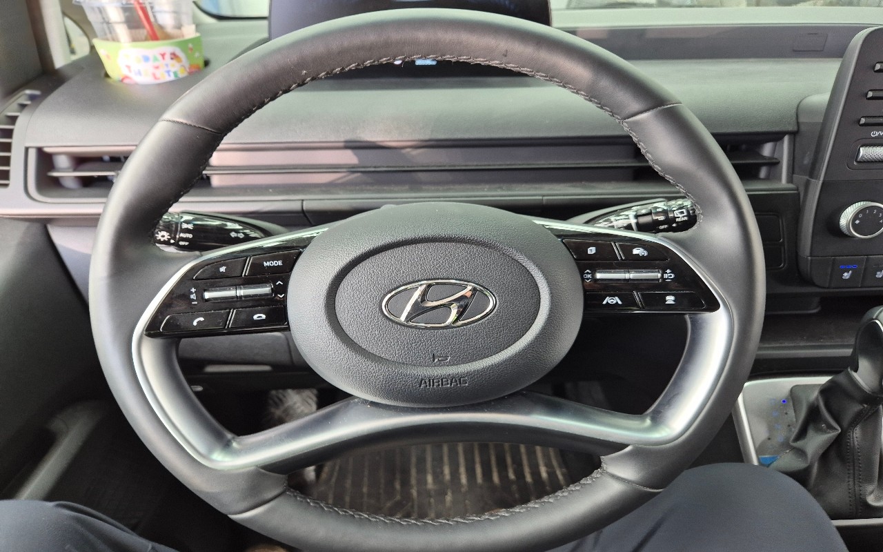 2022 - hyundai staria