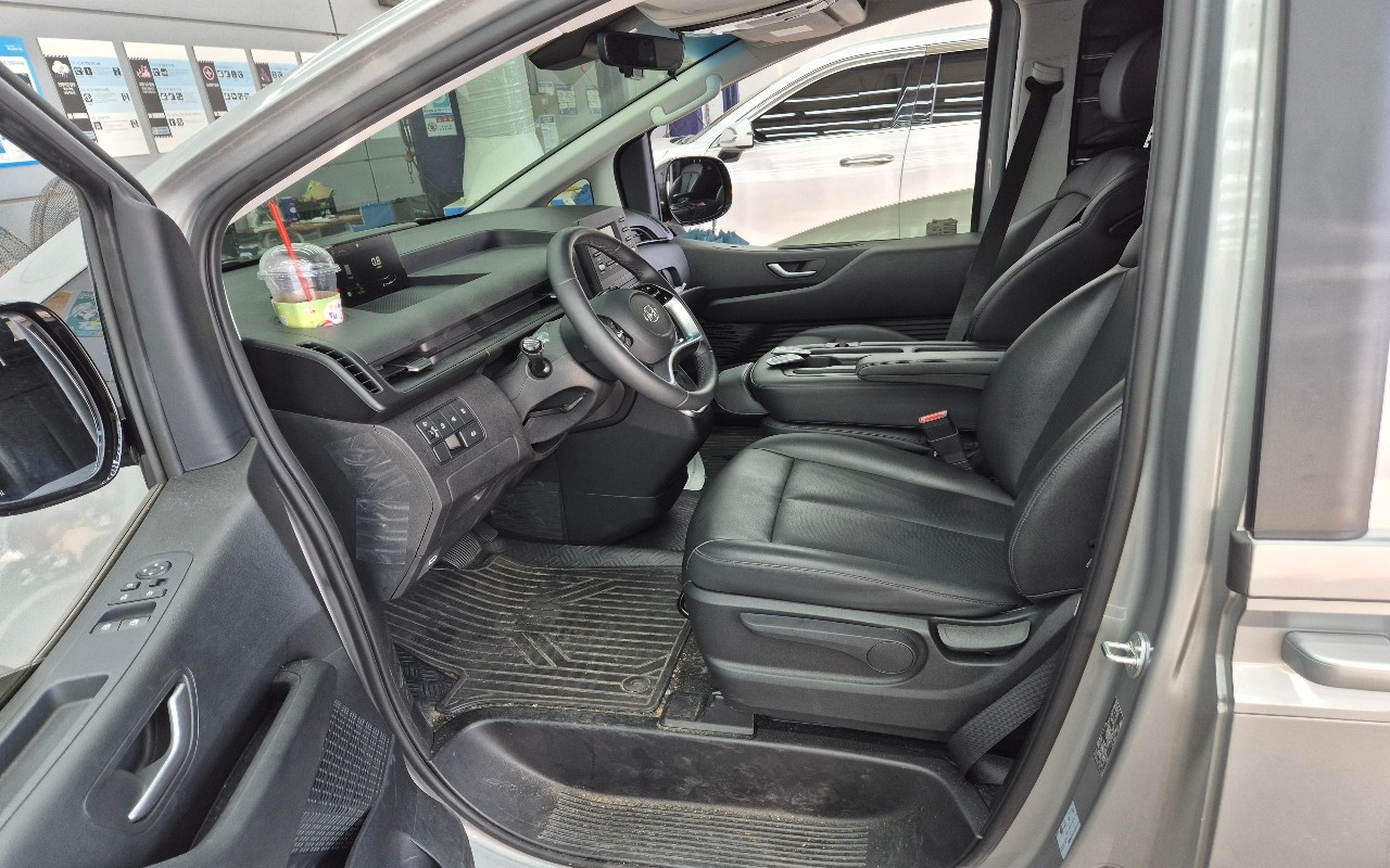 2022 - hyundai staria