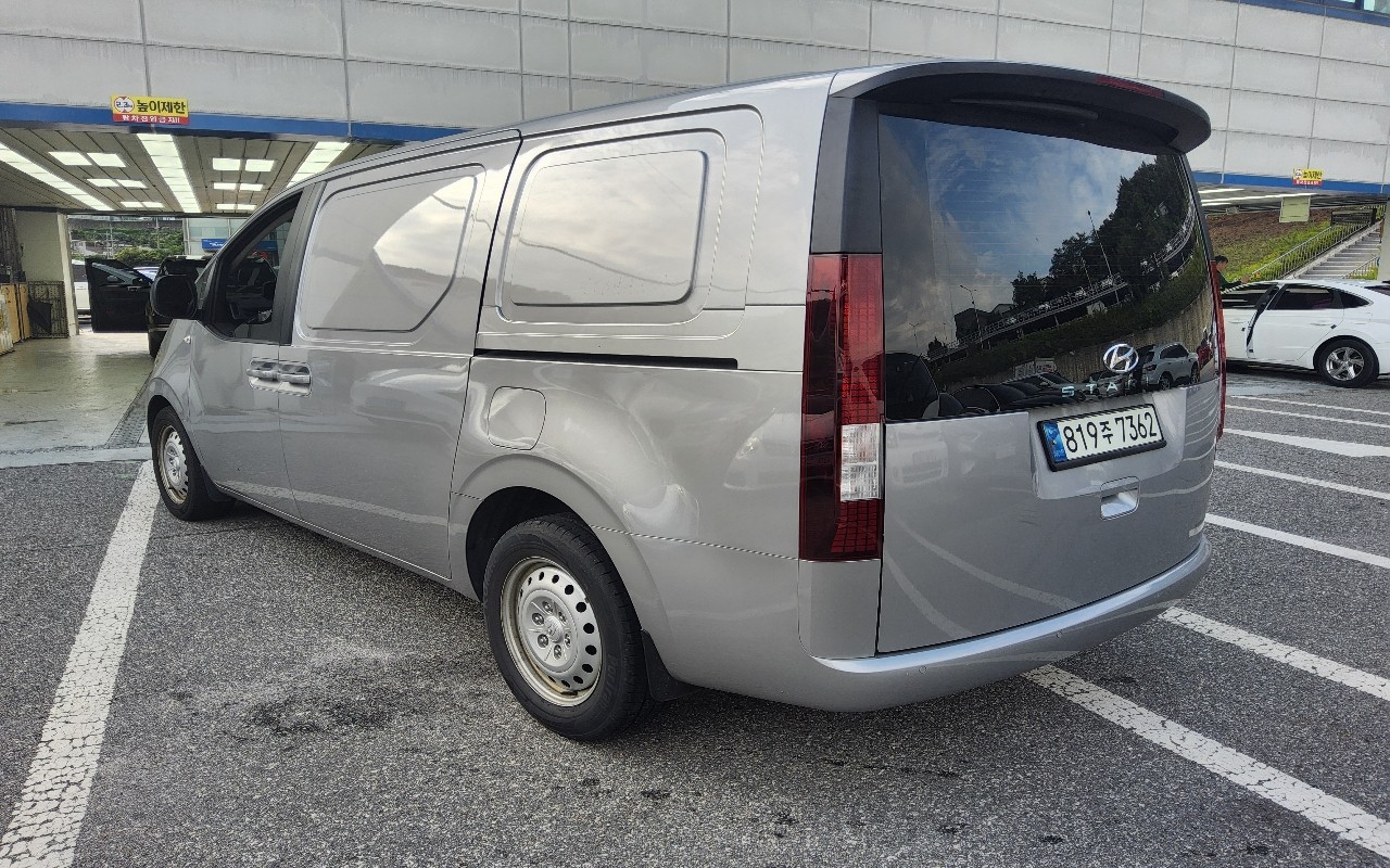 2022 - hyundai staria