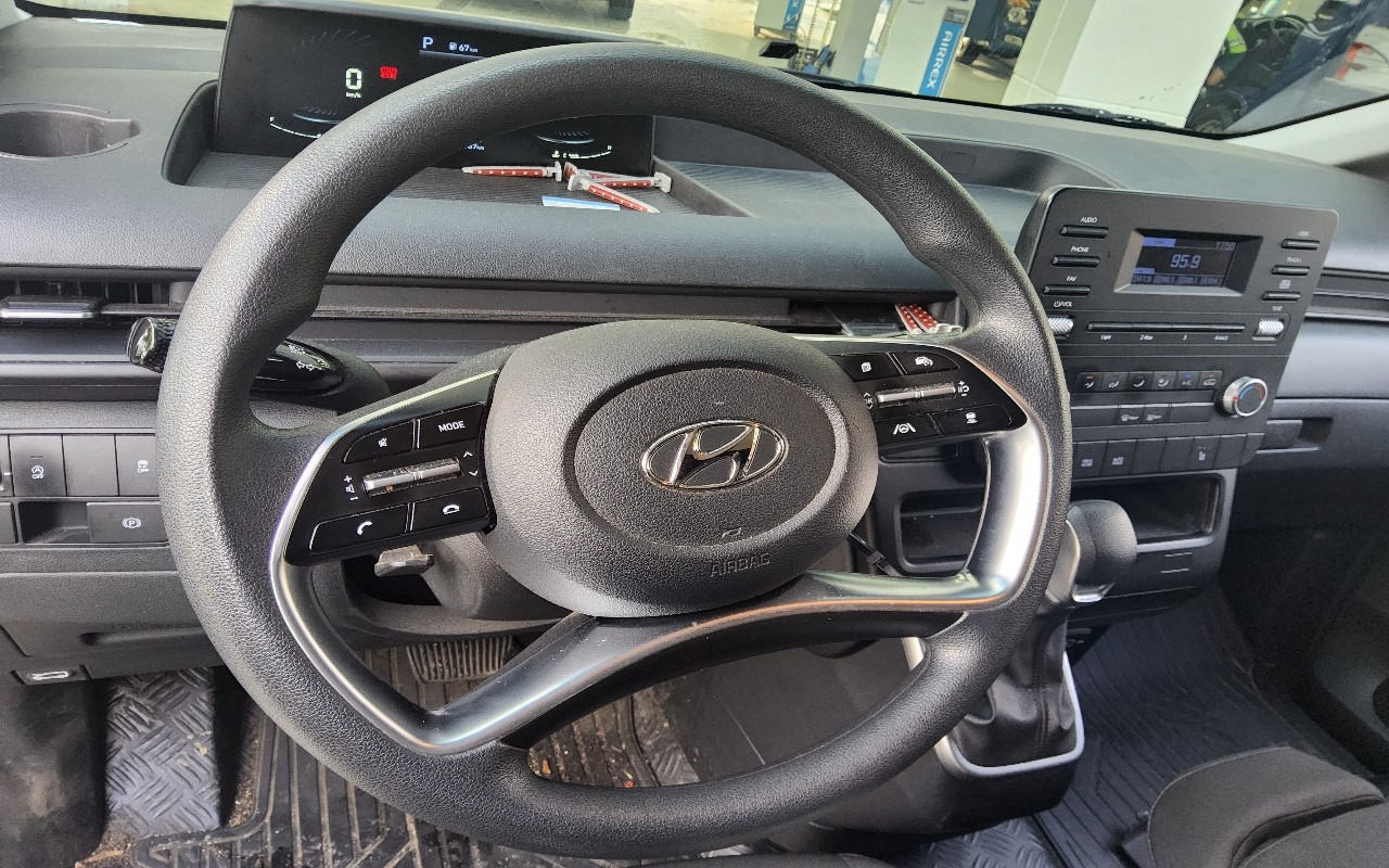 2022 - hyundai staria