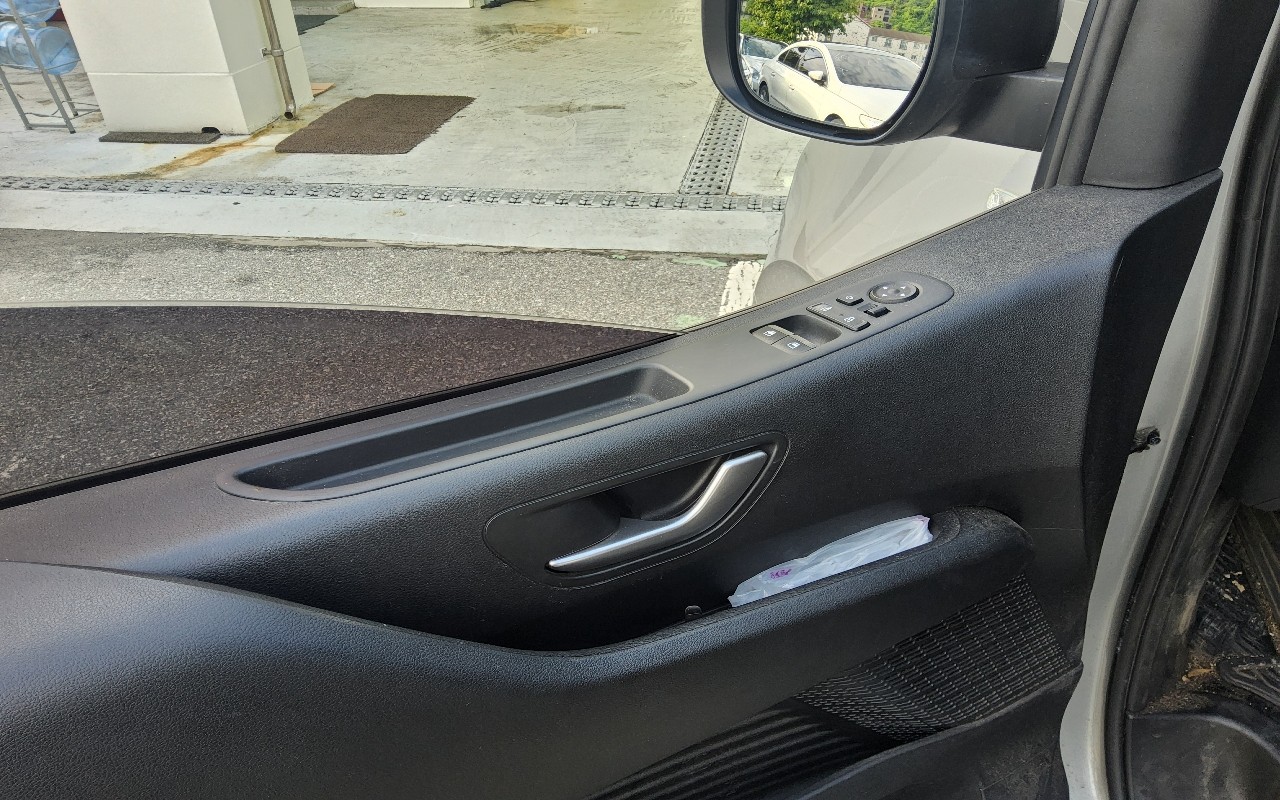 2022 - hyundai staria