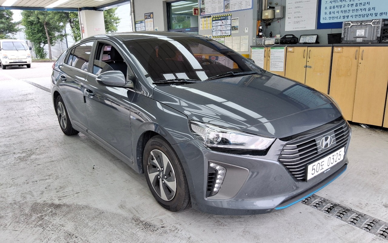 2016 - hyundai ioniq