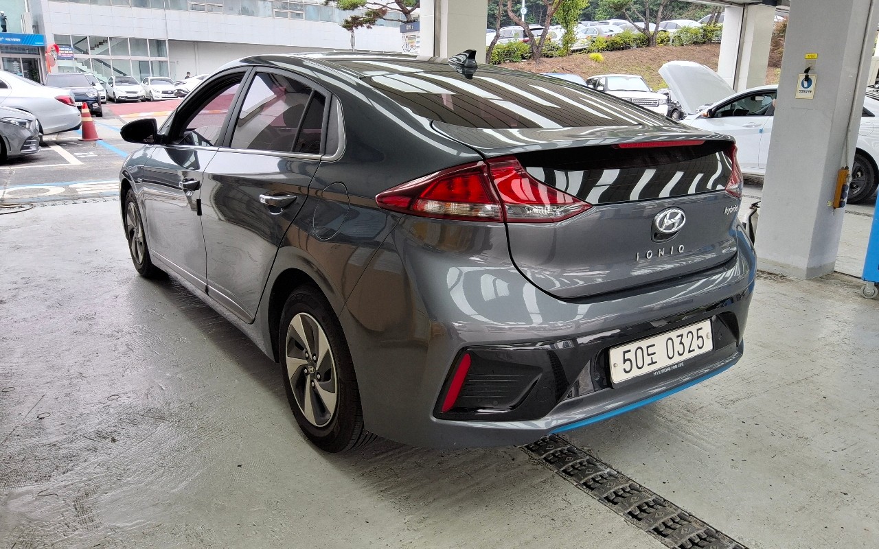 2016 - hyundai ioniq