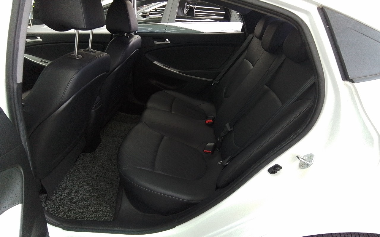 2014 - hyundai accent
