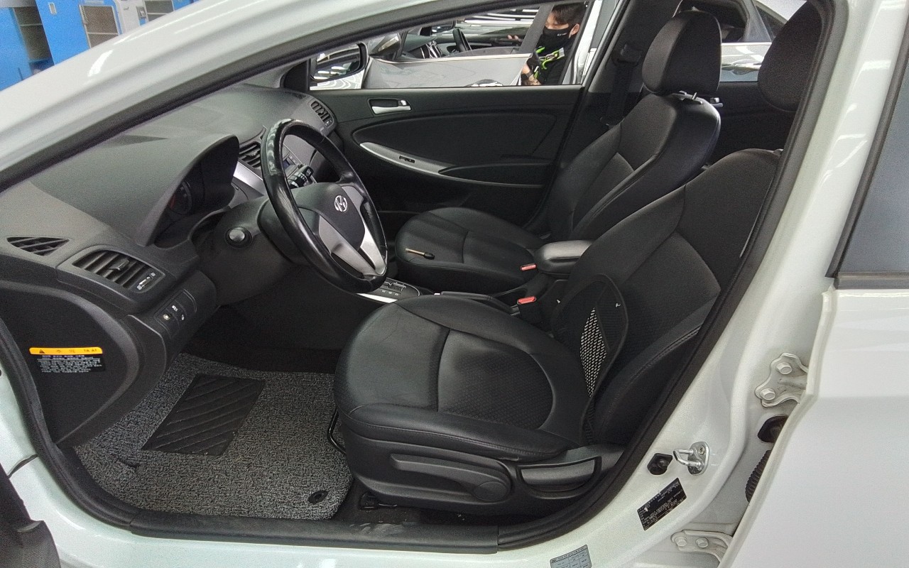 2014 - hyundai accent