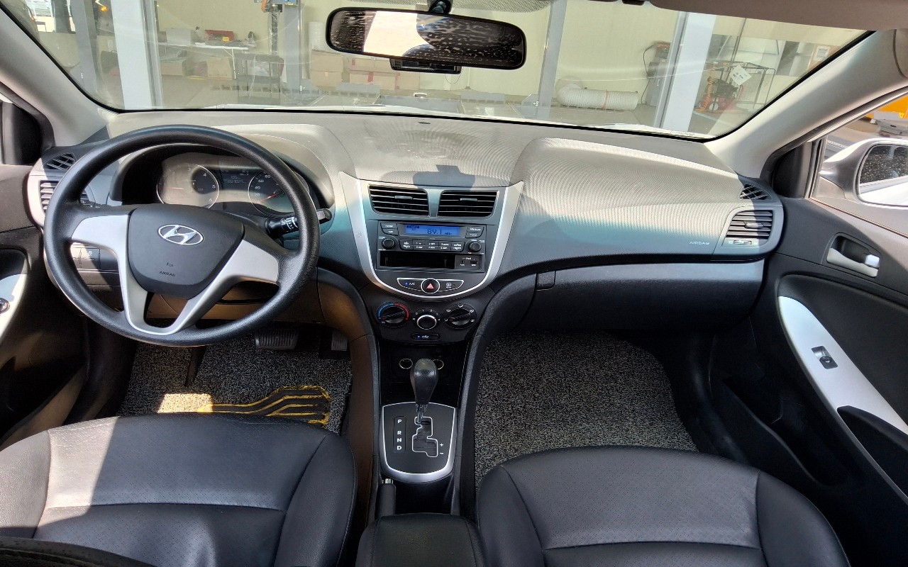 2014 - hyundai accent