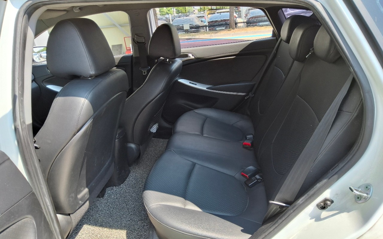 2014 - hyundai accent
