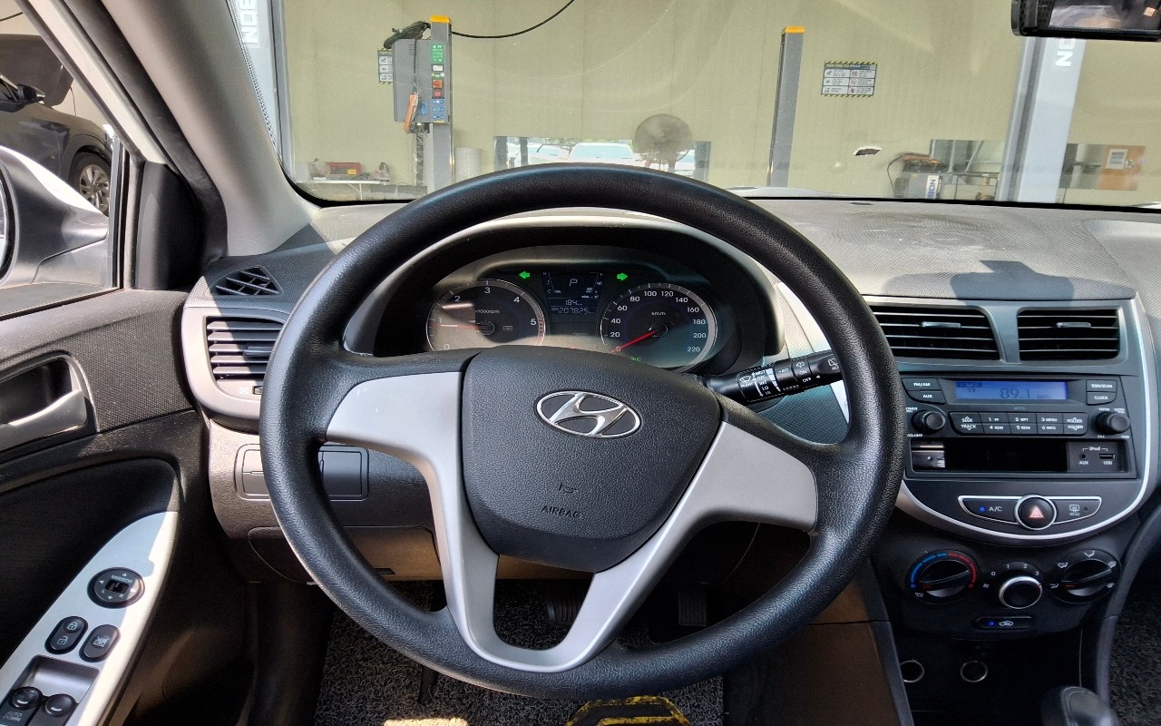 2014 - hyundai accent