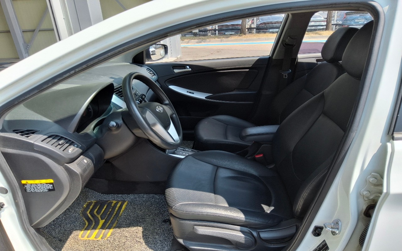 2014 - hyundai accent
