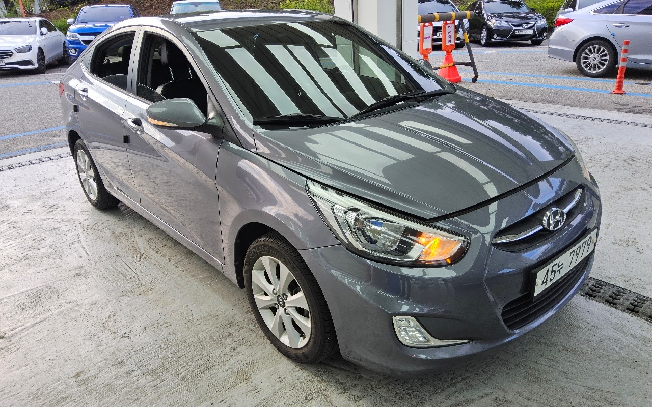 2016 - hyundai accent