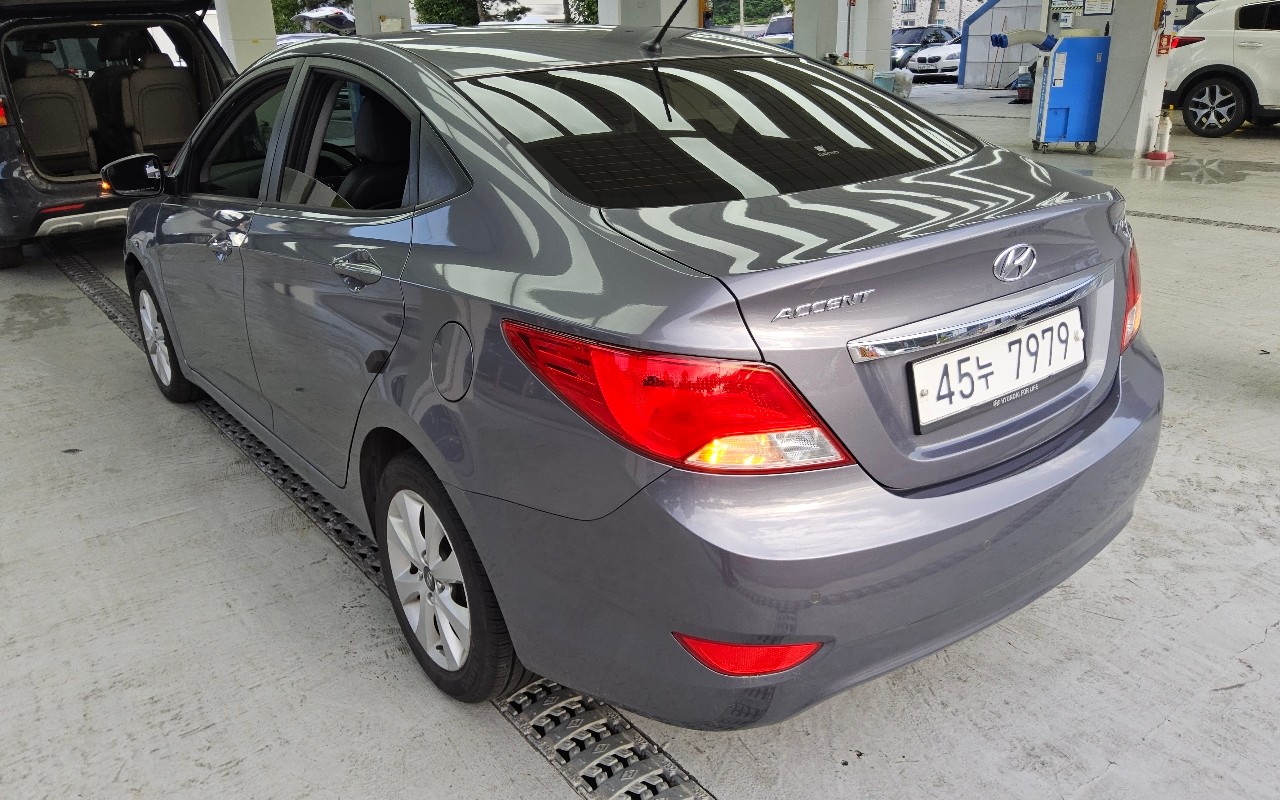 2016 - hyundai accent
