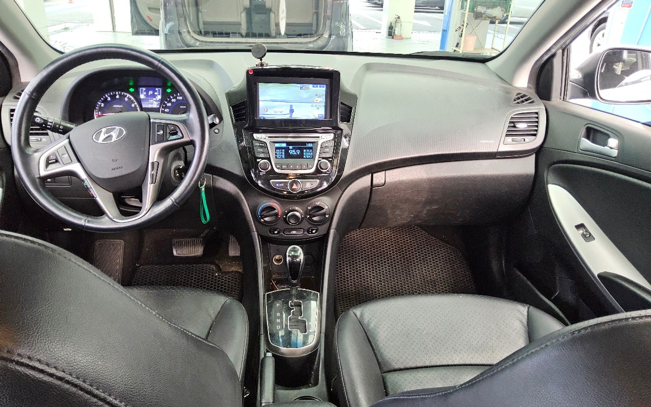 2016 - hyundai accent