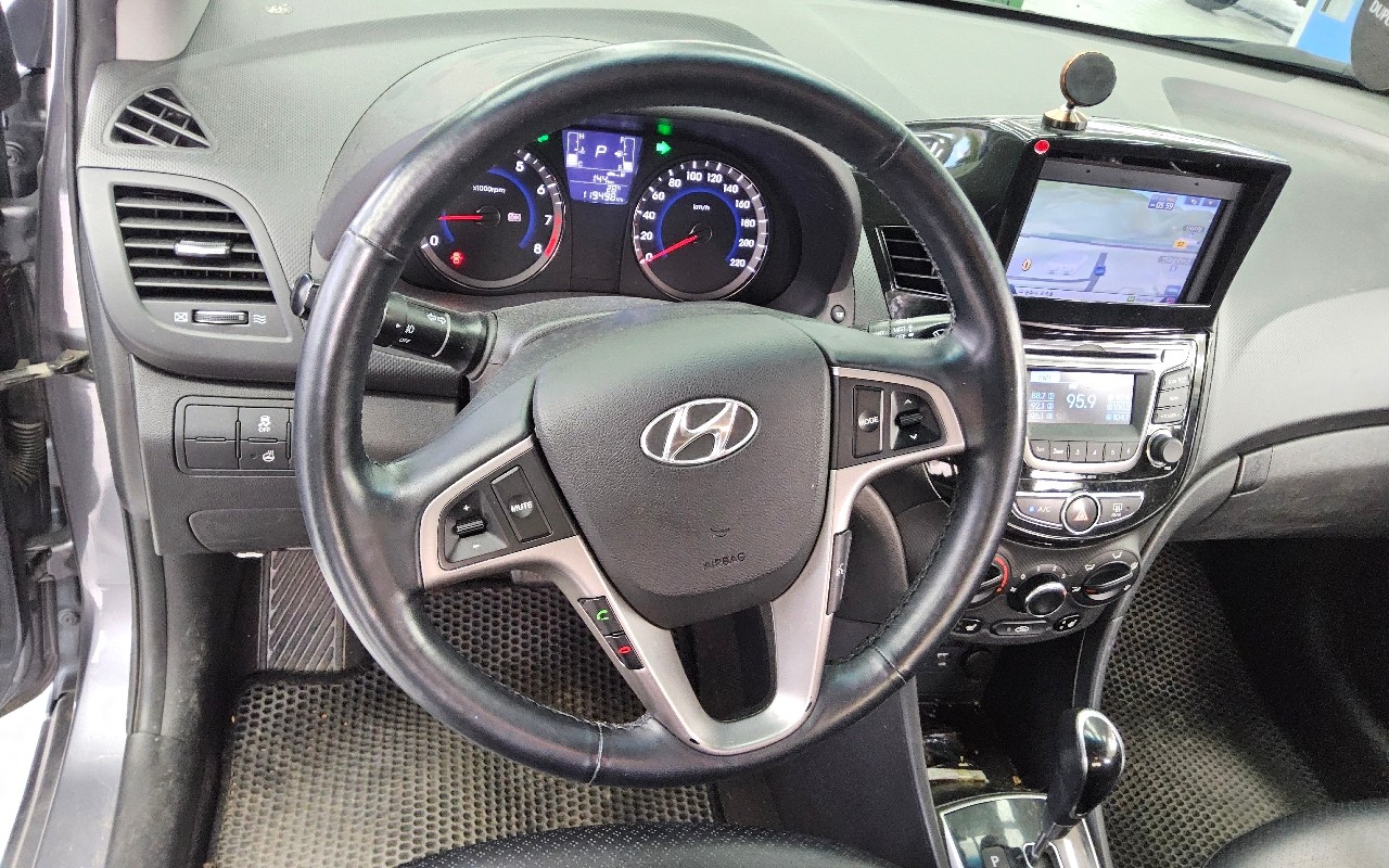2016 - hyundai accent