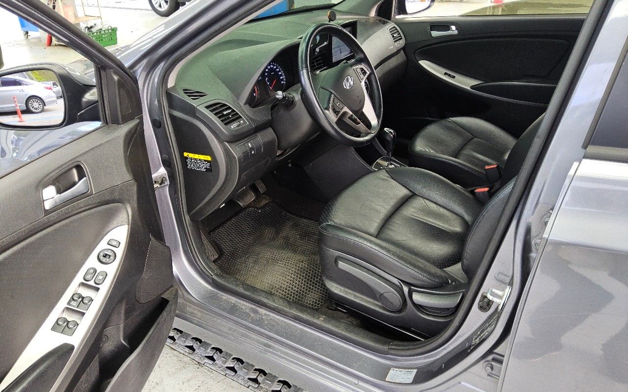 2016 - hyundai accent