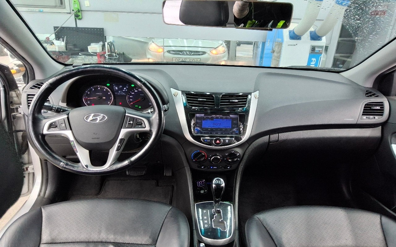 2014 - hyundai accent