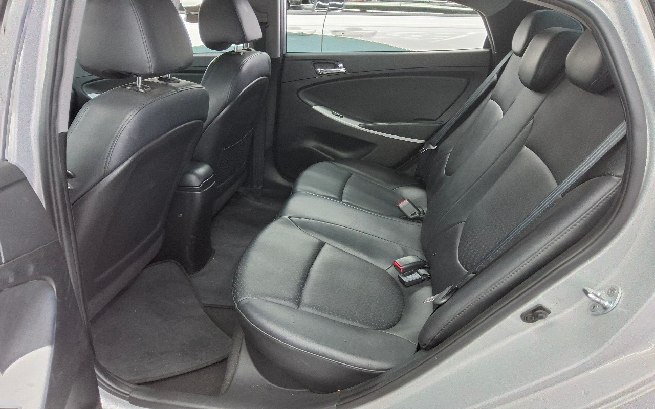 2014 - hyundai accent