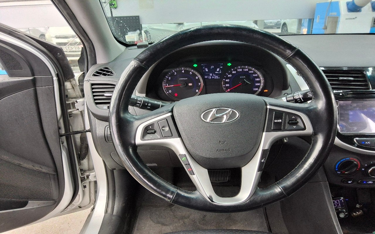 2014 - hyundai accent