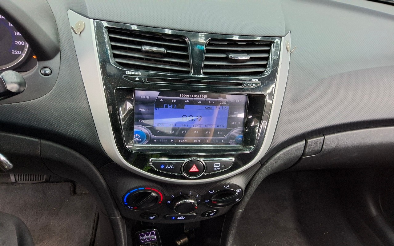 2014 - hyundai accent
