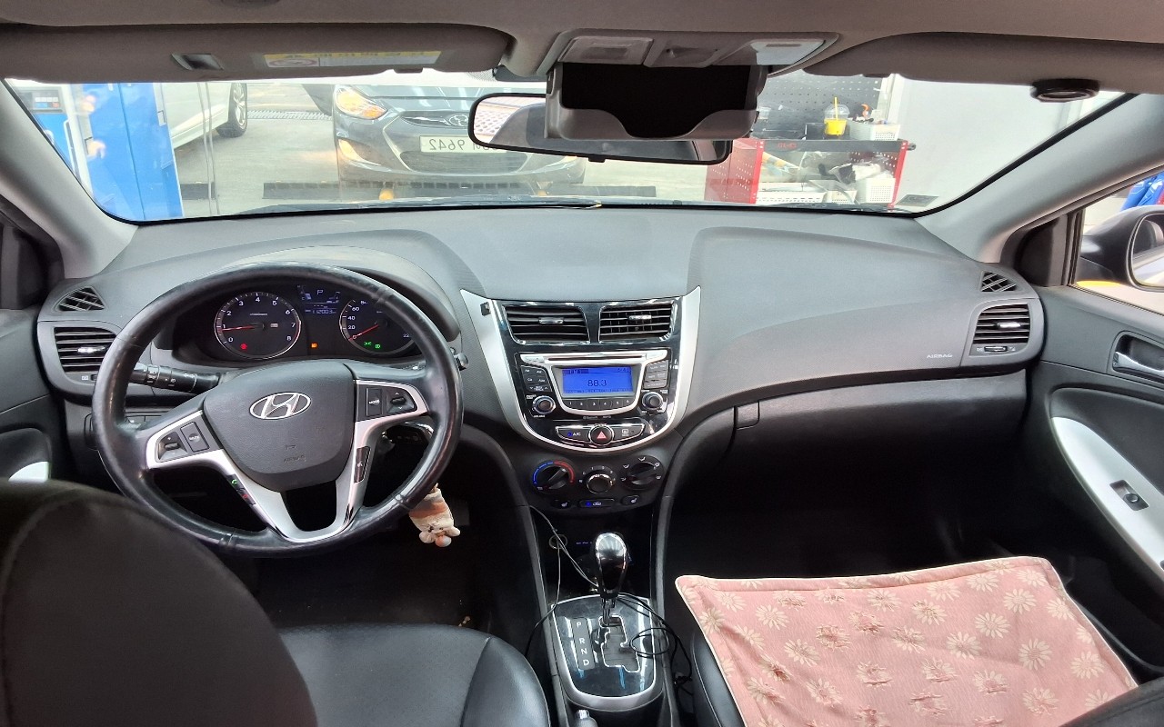 2014 - hyundai accent
