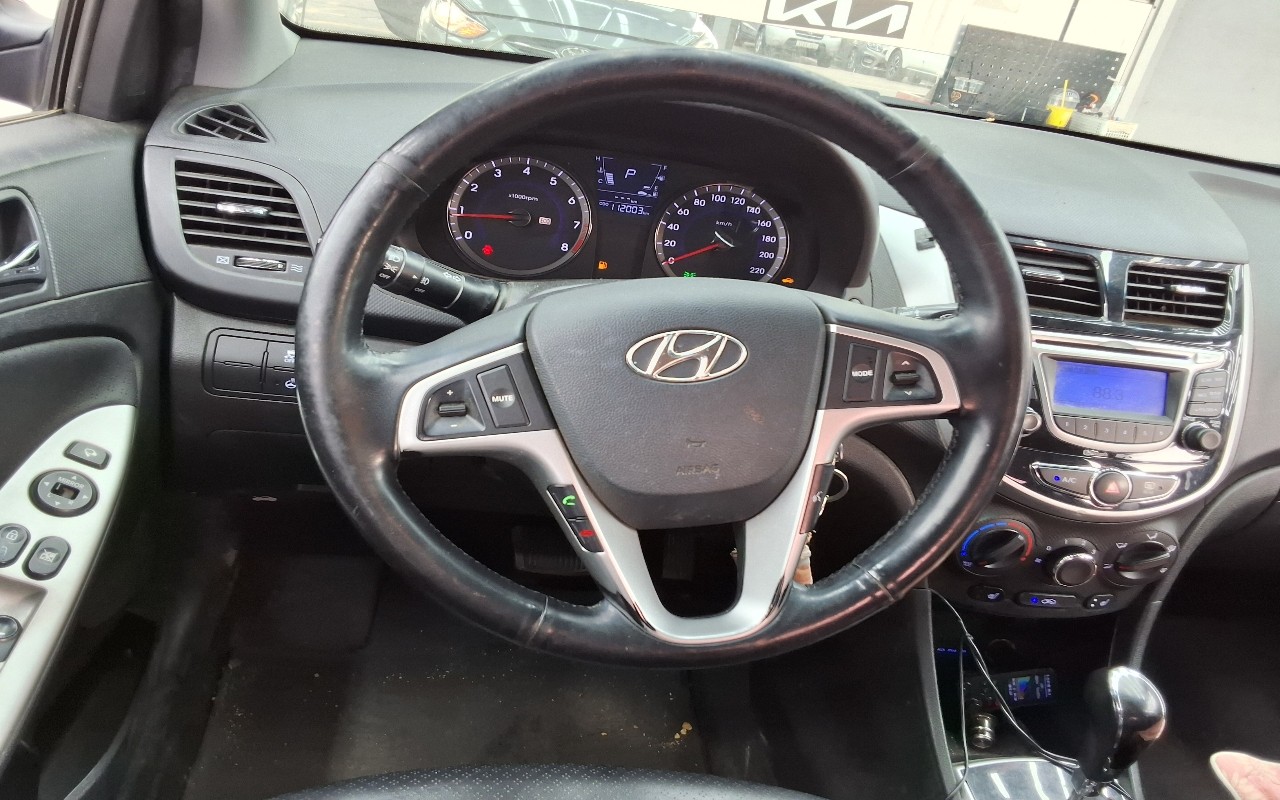 2014 - hyundai accent
