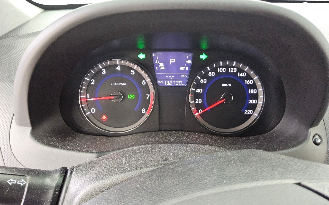 2011 - hyundai accent